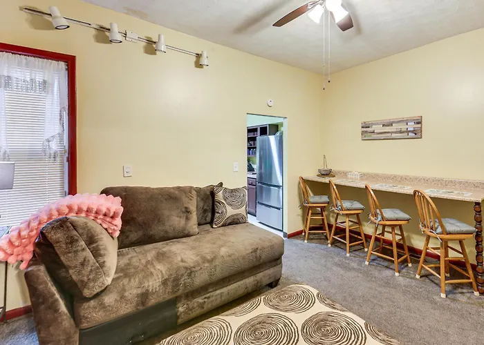 Easy & Hospital Access! Holiday home *